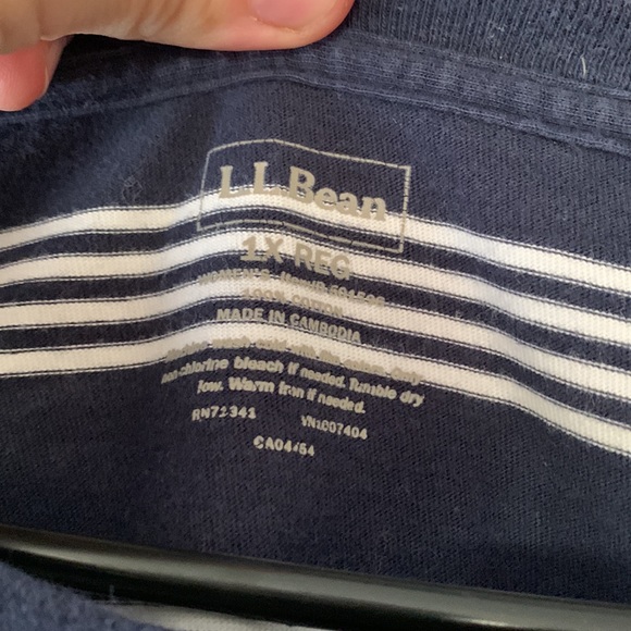 LL Bean 1X Regular shirt
100% cotton
Navy with White stripes - Picture 2 of 2